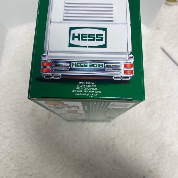 Hess BRAND NEW 2018 Toy Truck - RV with ATV and Motorbike - Picture 12 of 14